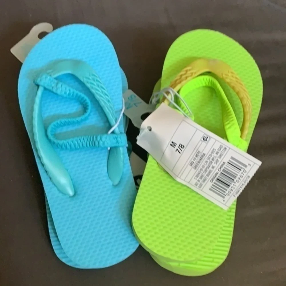 Cat & Jack Flip Flops, you get both pair